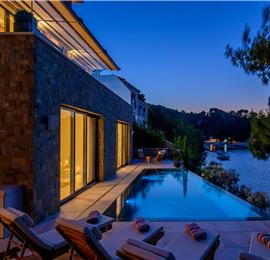 4 Bedroom Villa with Pool, Sumartin, sleeps 8